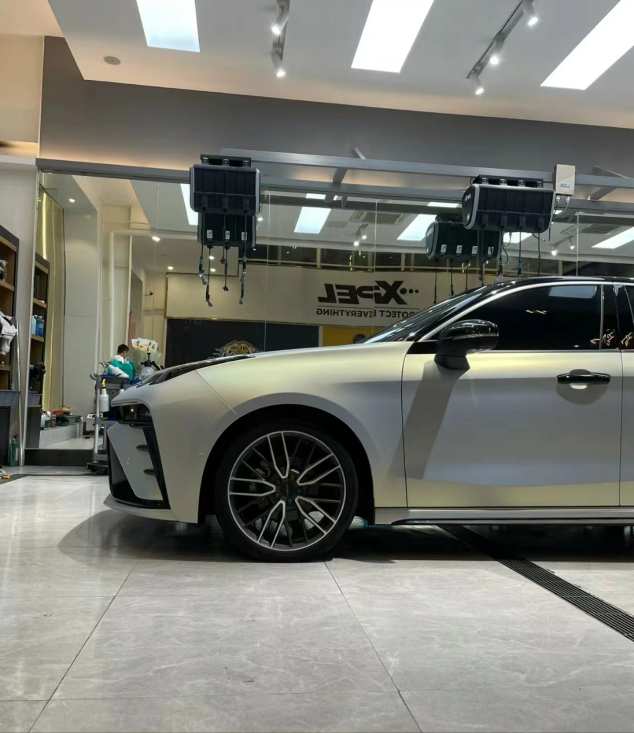 Ravoony Plus Ultra-Matte Gold Blue Car Vinyl Wrap review Ronald Young 01