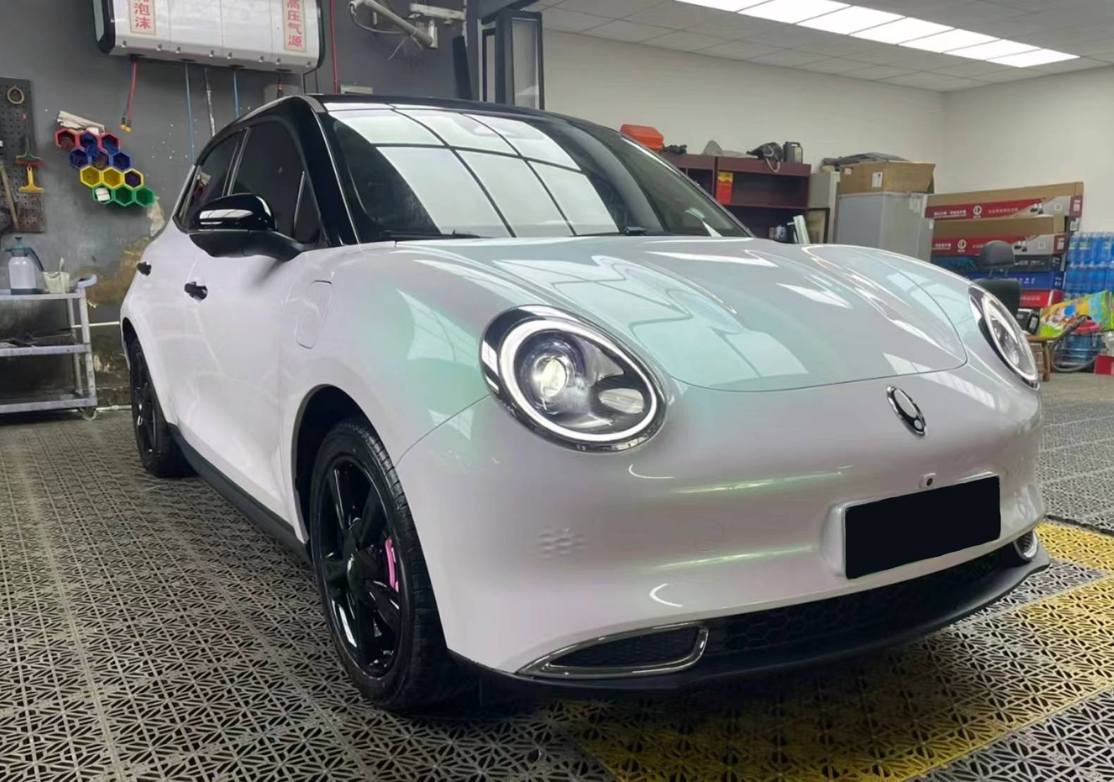 Ravoony Plus Gloss Aurora White Car Vinyl Wrap review Gil bruck 02