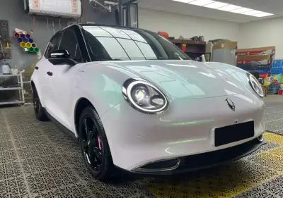 Ravoony Plus Gloss Aurora White Car Vinyl Wrap review Gil bruck 01