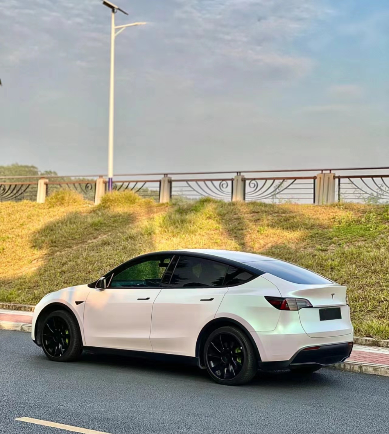 Ravoony Plus Matte Aurora White Car Vinyl Wrap review Lateak Hunt 03