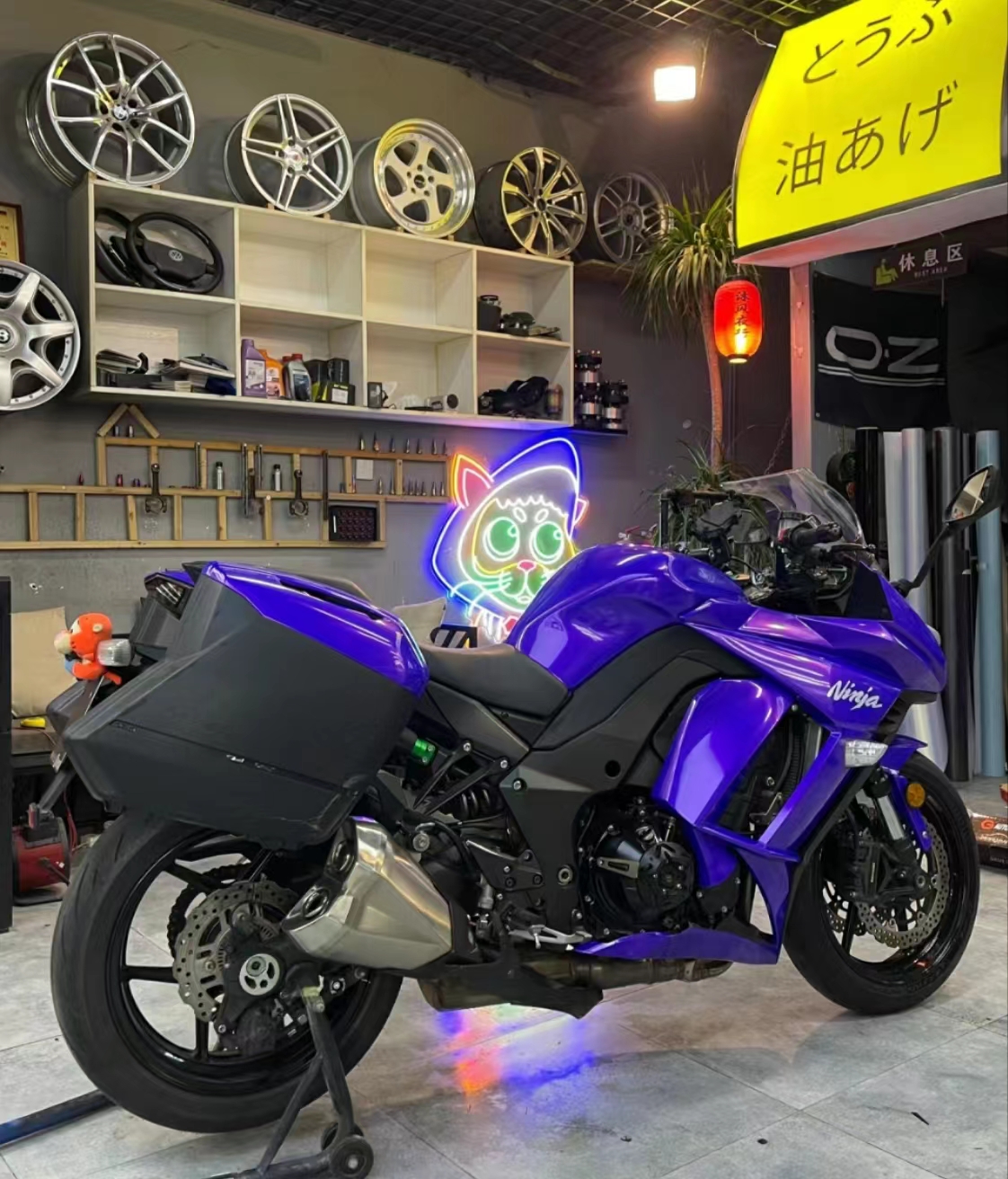 Ravoony Plus PET Glossy Explosion Purple Car Vinyl Wrap review Joe Davis 01