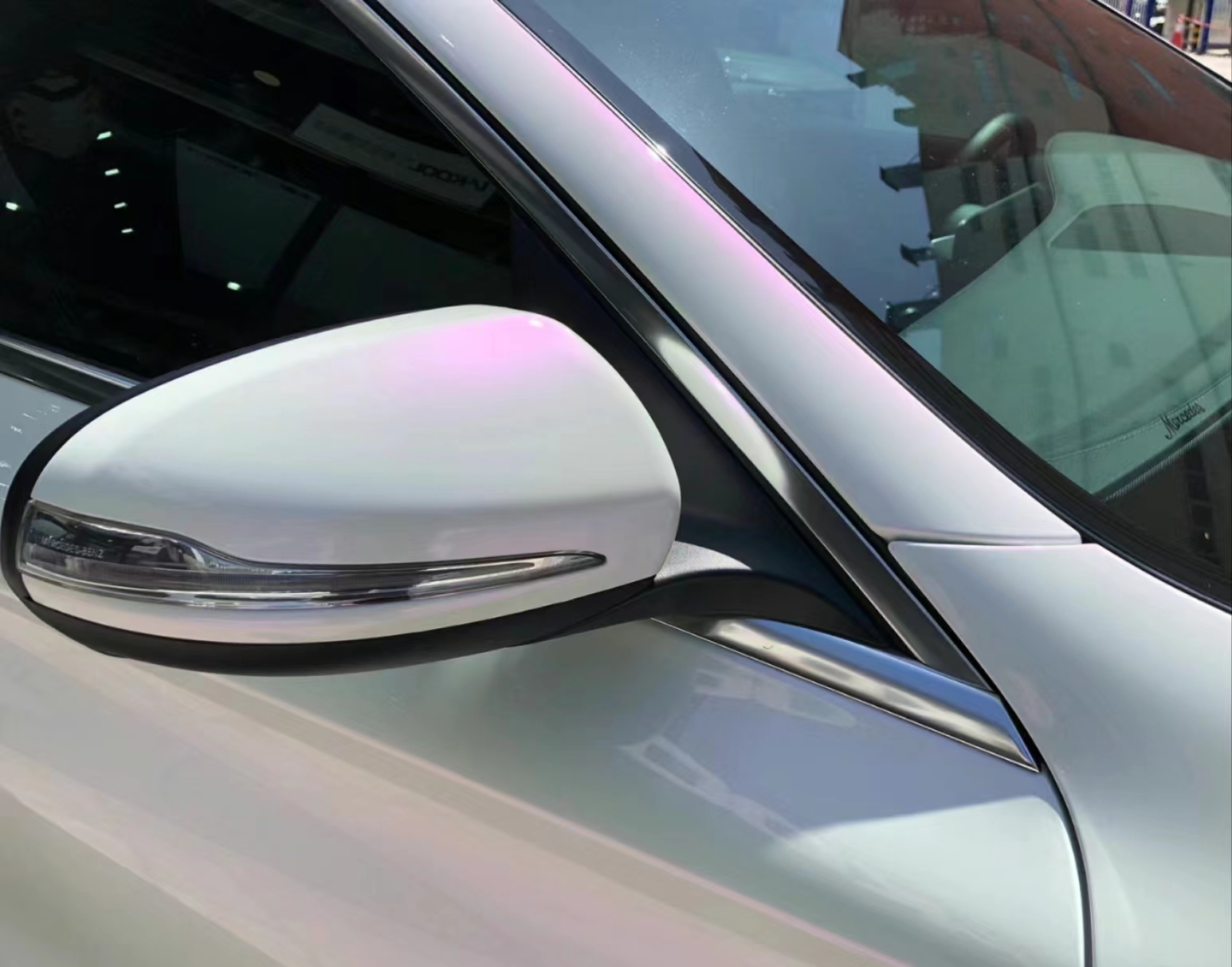 Ravoony Plus PET Glossy White to Purple Vinyl Car Wrap review Tommaso Vincenti 01