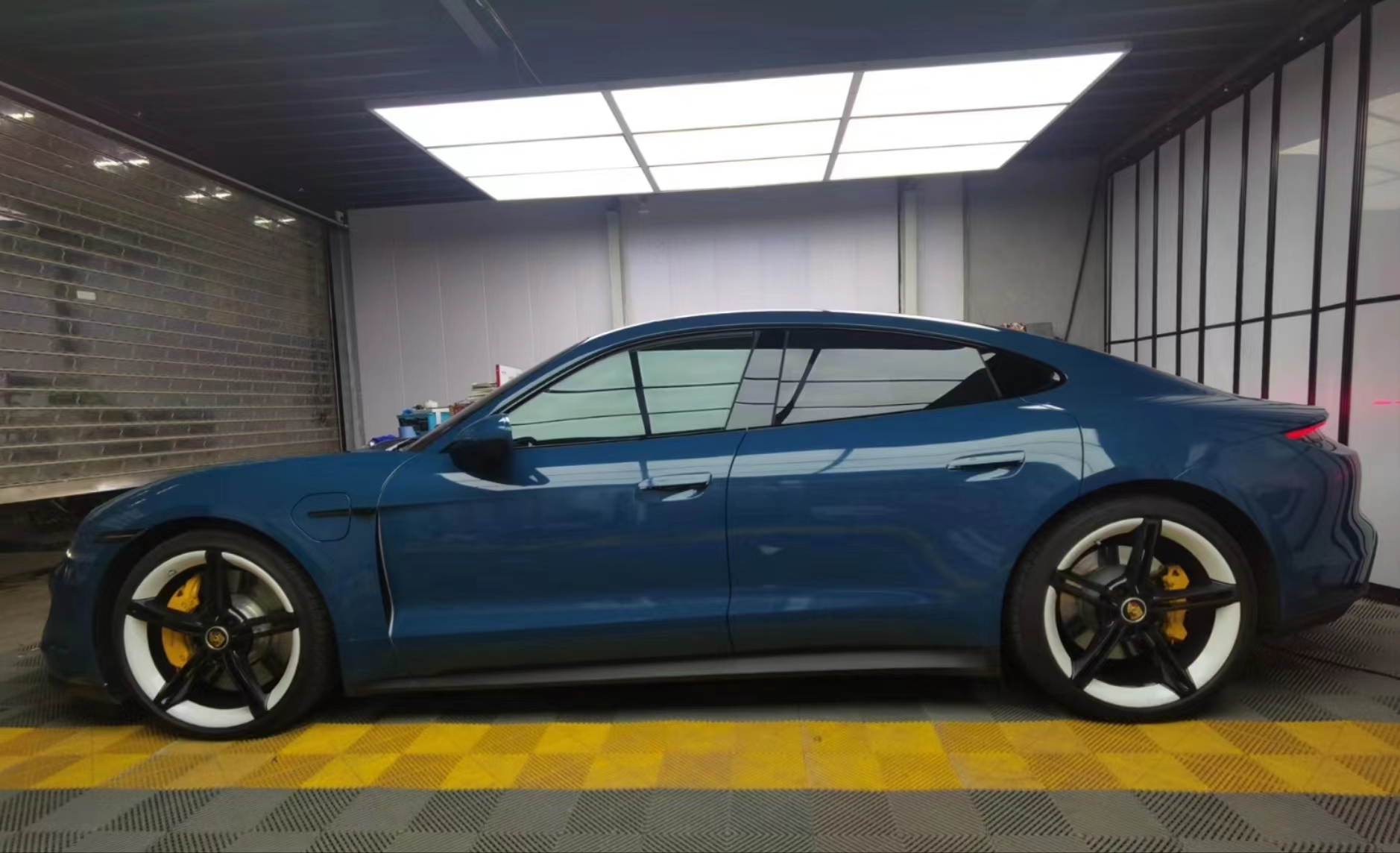 Ravoony Plus PET Glossy Porsche Deep Blue Car Vinyl Wrap review Javon Meyers 01