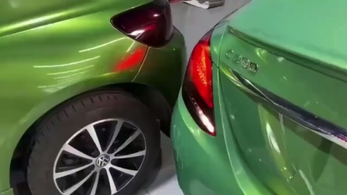 Ravoony Plus Glossy Metallic Mamba Green Car Vinyl Wrap review Leo Matute