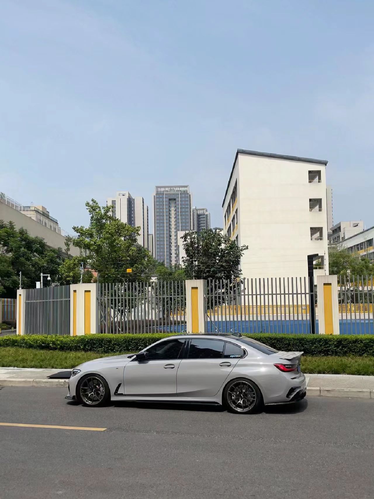 Ravoony Plus PET BMW Brooklyn Grey Vinyl Wrap review Semiha Dasdemir 02