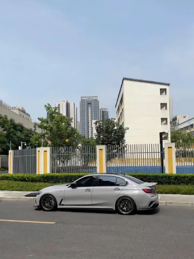    Ravoony Plus BMW Brooklyn Grey Vinyl Wrap review Semiha  Dasdemir  01