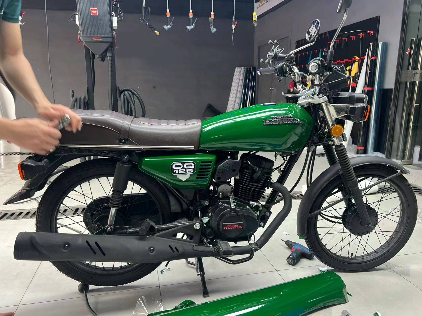 Ravoony Plus Glossy Forest Green Car Wrap review Luke Bunting 00