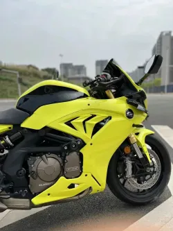 Ravoony Plus Glossy Crystal Lemon Yellow Vinyl Wrap review Sean Walker 01