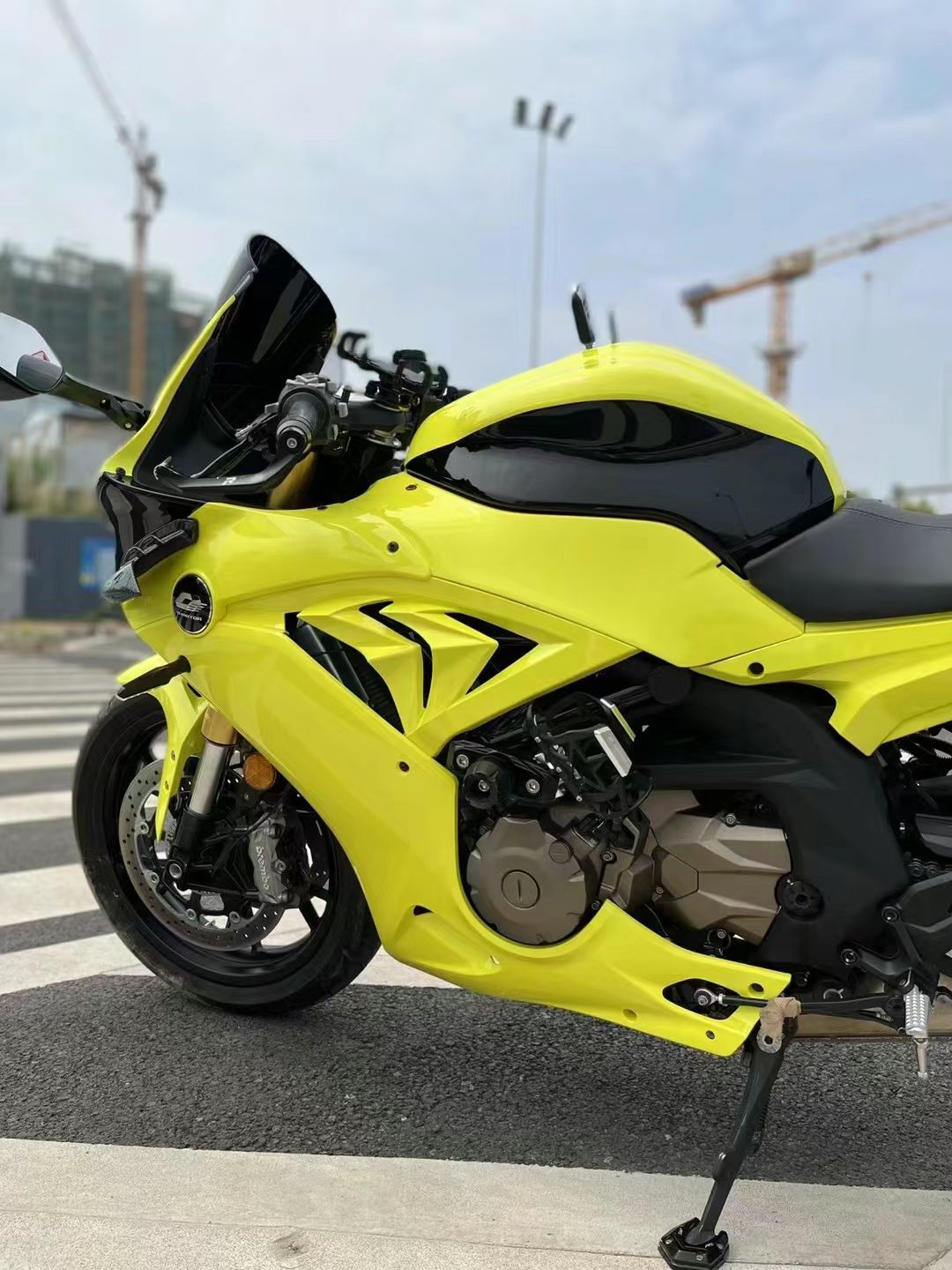 Ravoony Plus Glossy Crystal Lemon Yellow Vinyl Wrap review Sean Walker 01