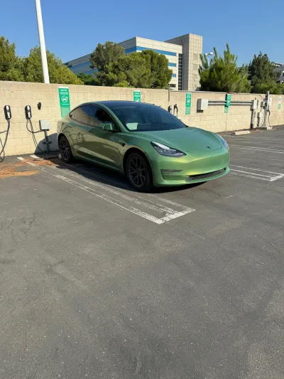  Ravoony Plus Gloss Aston Martin Iridescent Emerald Green Car Wrap Tesla Model Y Wrap review Navid