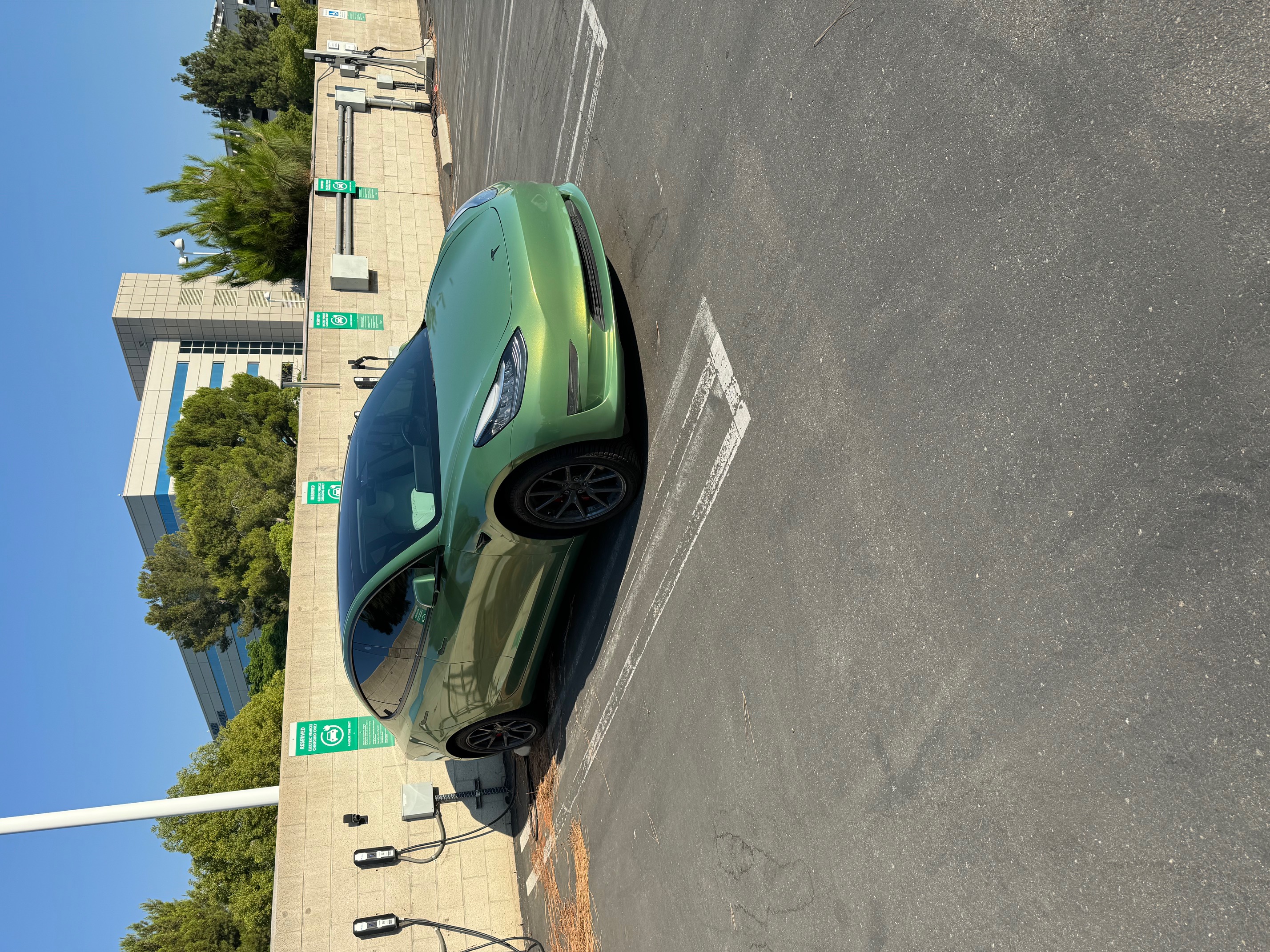 Ravoony Plus Gloss Aston Martin Iridescent Emerald Green Car Wrap review Navid