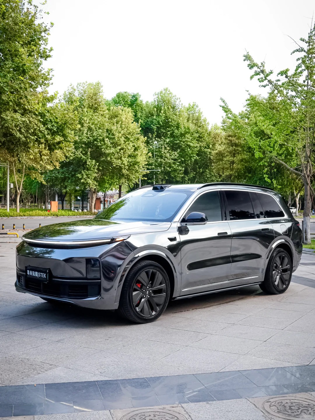 Ravoony Plus Super Gloss Chrome Black Vinyl Car Wrap review Aresh Abdulhaq