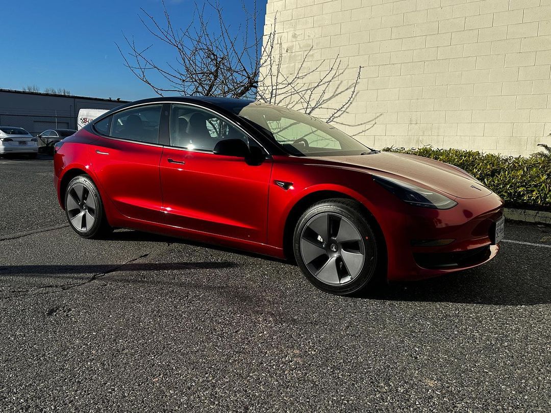 Ravoony Plus Gloss Metallic Vampire Red Vinyl Car Wrap review Vakfje 02