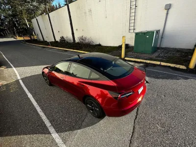 Ravoony Plus Gloss Metallic Vampire Red Vinyl Car Wrap review Vakfje 03