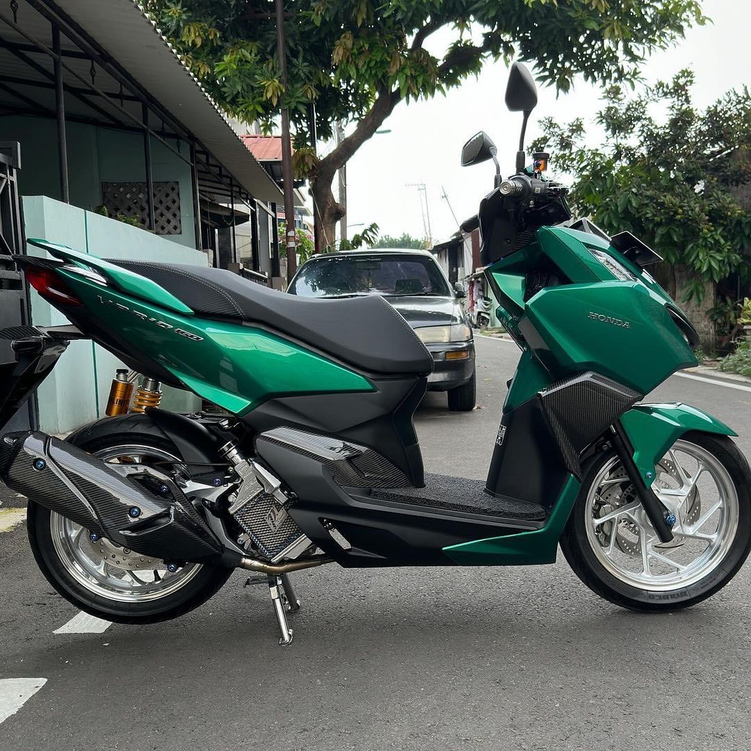 Ravoony Plus Gloss Paint Metallic Isle Of Man Green Car Vinyl Wrap review Khaim McFadden 01