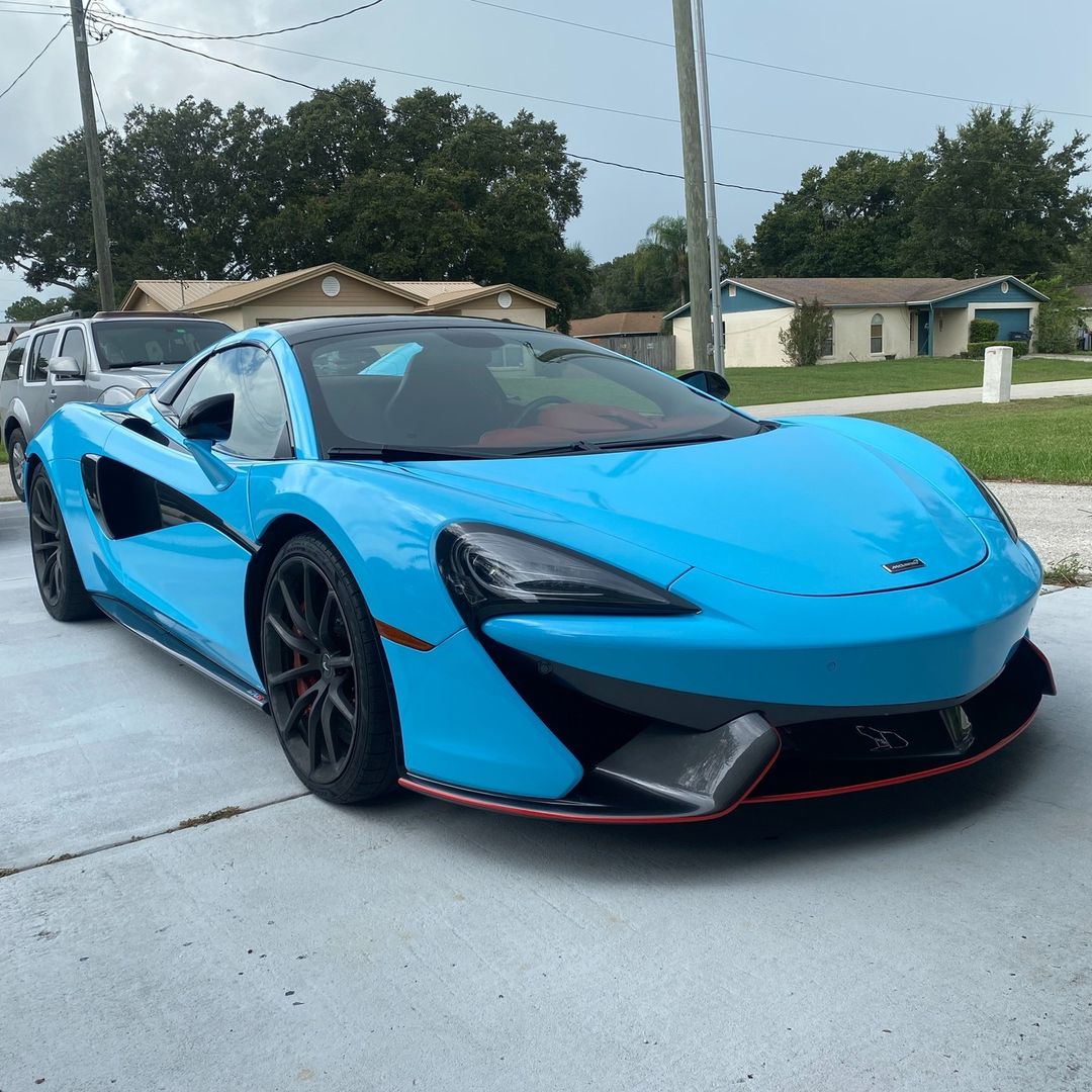 Ravoony Plus PET Glossy Crystal Blue Sky Car Vinyl Wrap review Antonio Perez 03