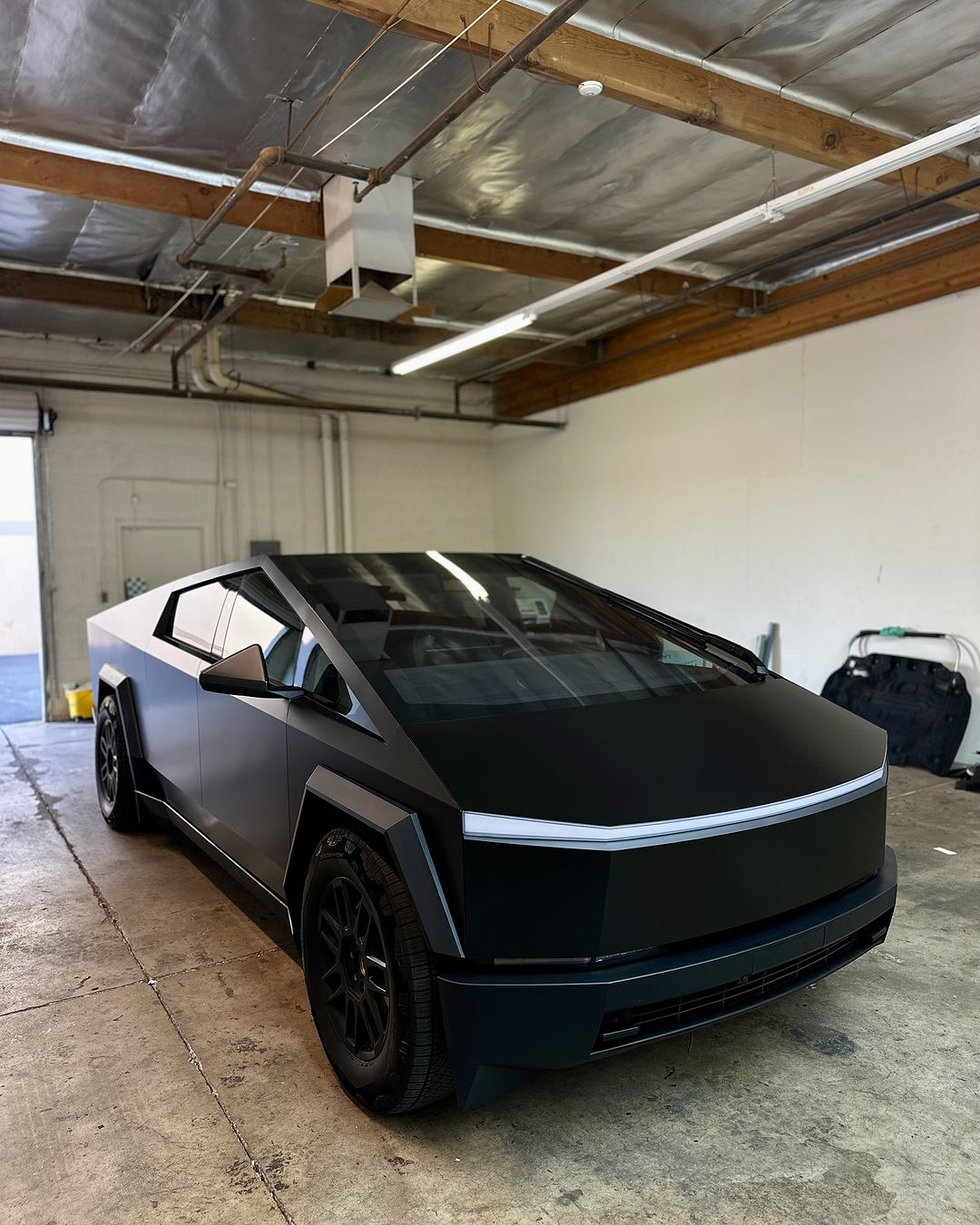 Ravoony Plus PET Satin Black Car Wrap review Daniel Sarabia 03