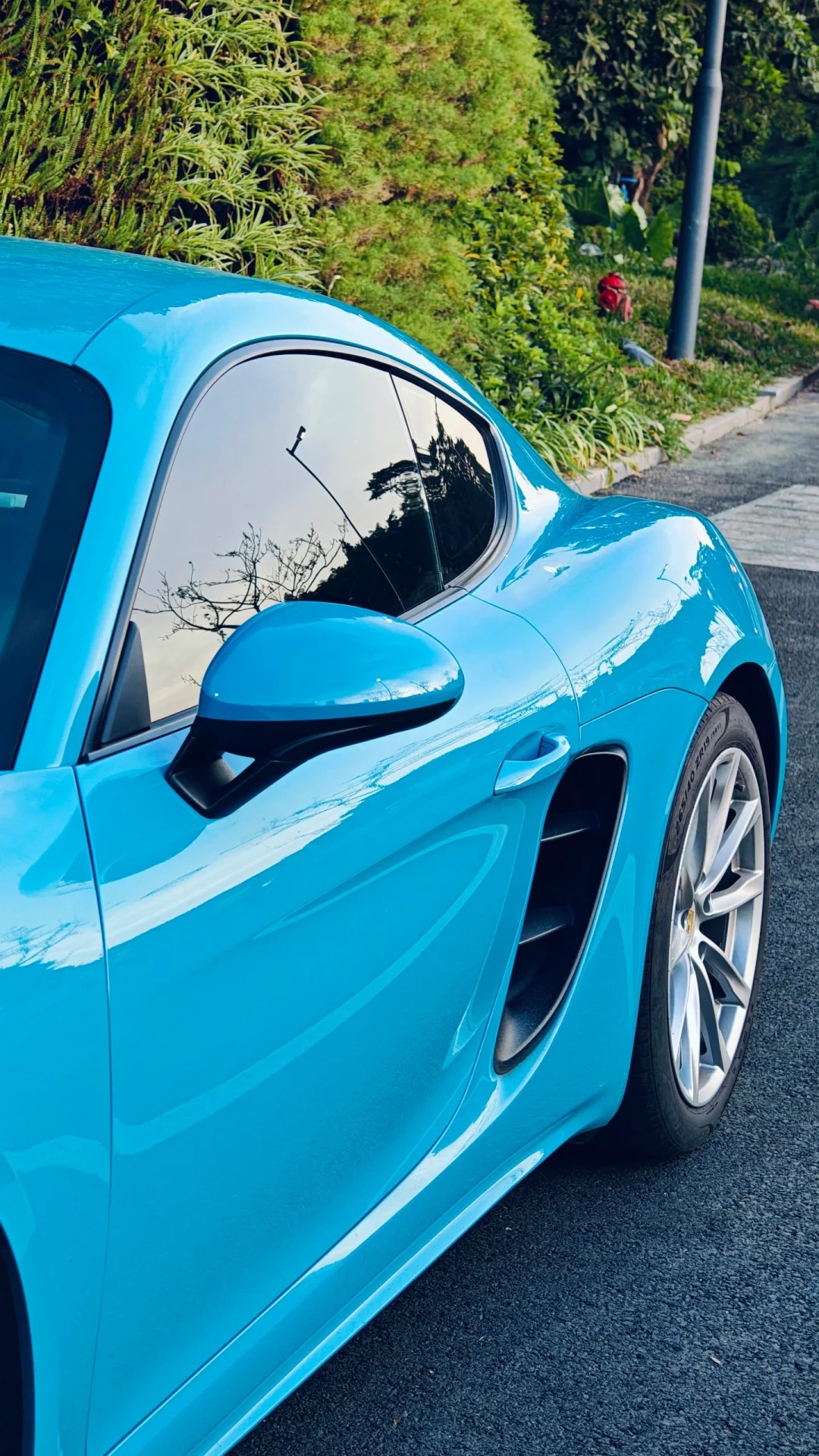 Ravoony Plus PET Glossy Miami Blue Vinyl Wrap review Javier Najera 03
