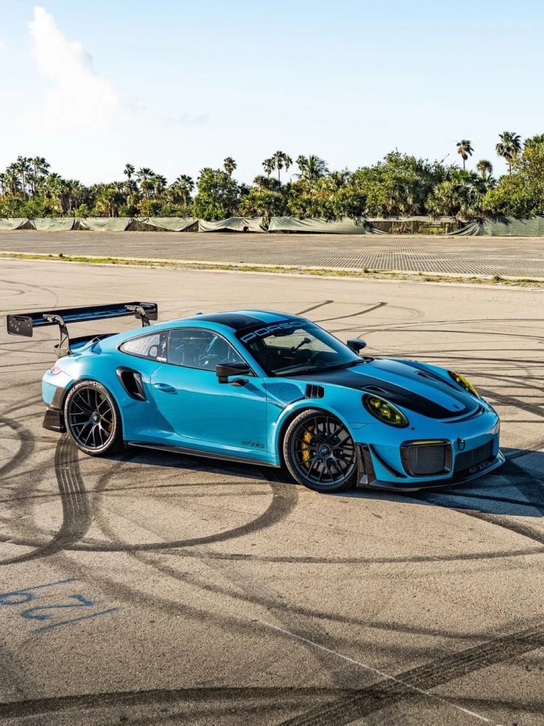 Ravoony Plus PET Glossy Miami Blue Vinyl Wrap review Daniil Rostovtsev 01