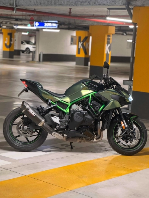 Ravoony Plus Glossy Chameleon Spring Green Car Wrap review 