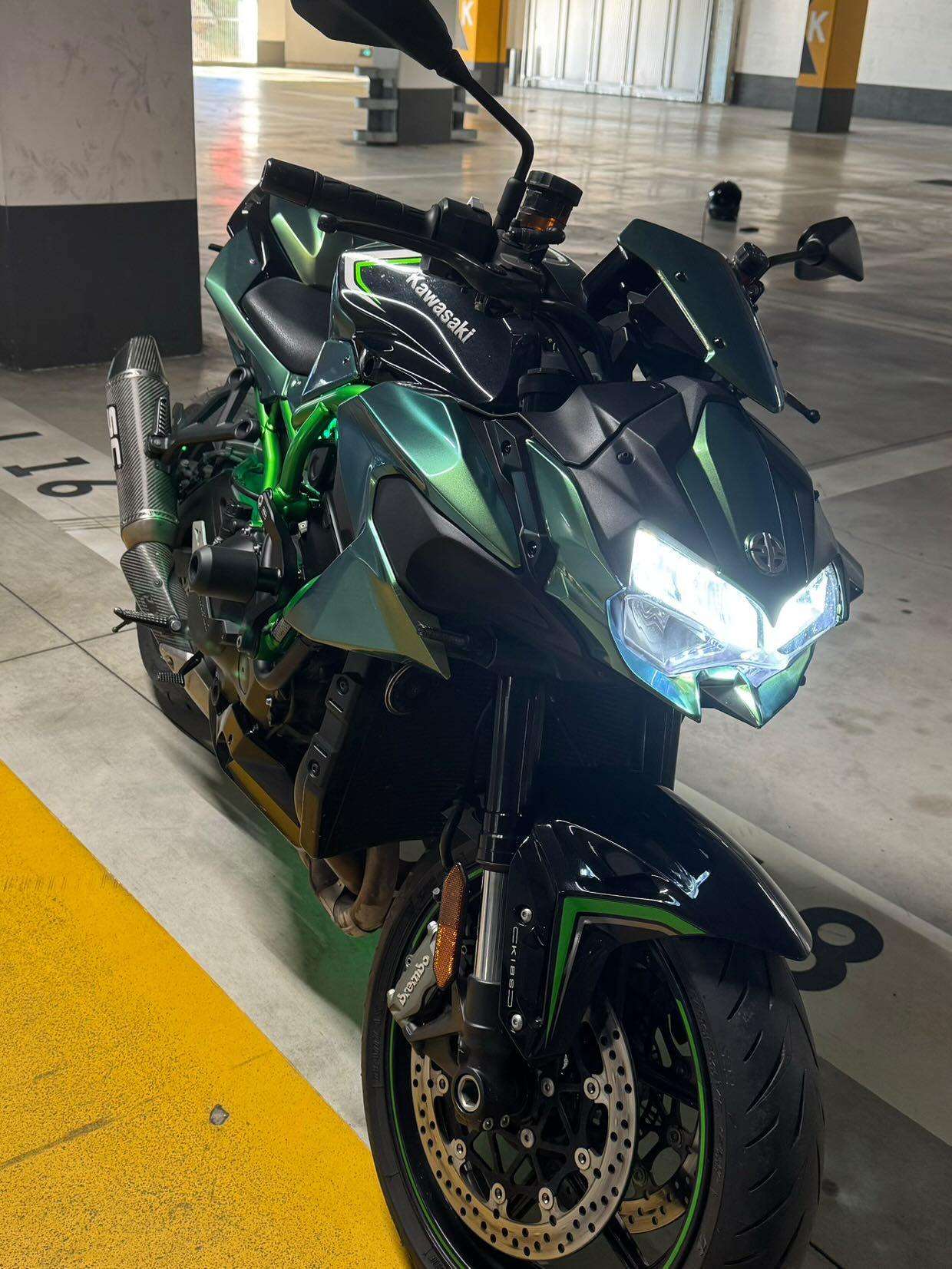 Ravoony Plus Glossy Chameleon Spring Green Car Wrap review max 03