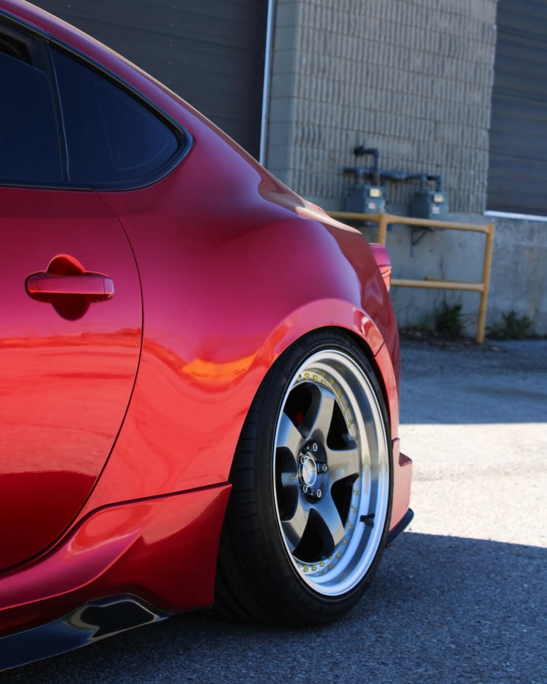 Ravoony Plus Gloss Metallic Vampire Red Vinyl Car Wrap review Maxy 01