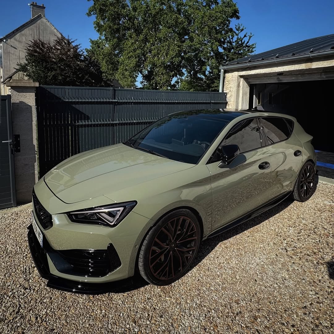 Ravoony Plus Gloss Khaki Green Car Vinyl Wrap review Yacine Sellah 02