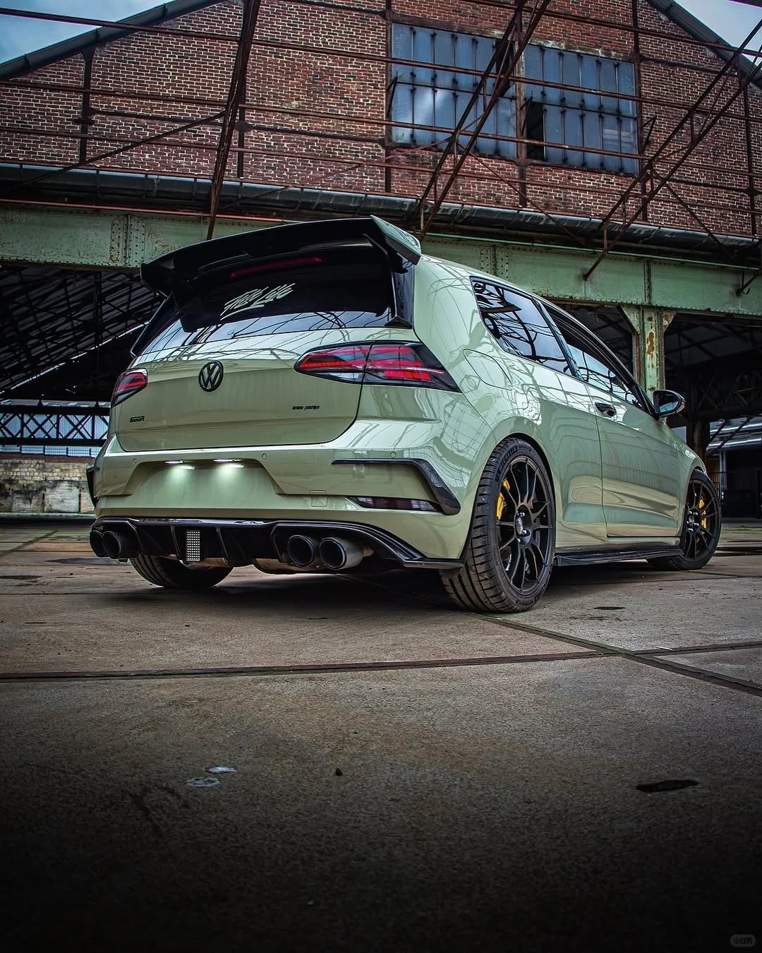 Ravoony Basic PET Glossy Light Khaki Green Car Wrap review 2