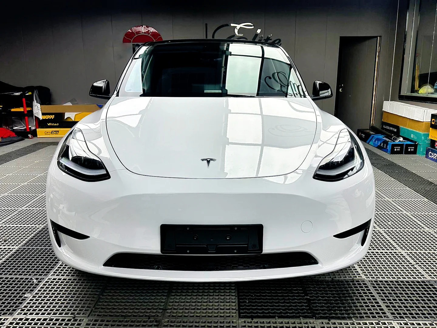 Ravoony Basic PET Glossy Crystal White Car Vinyl Wrap review 2