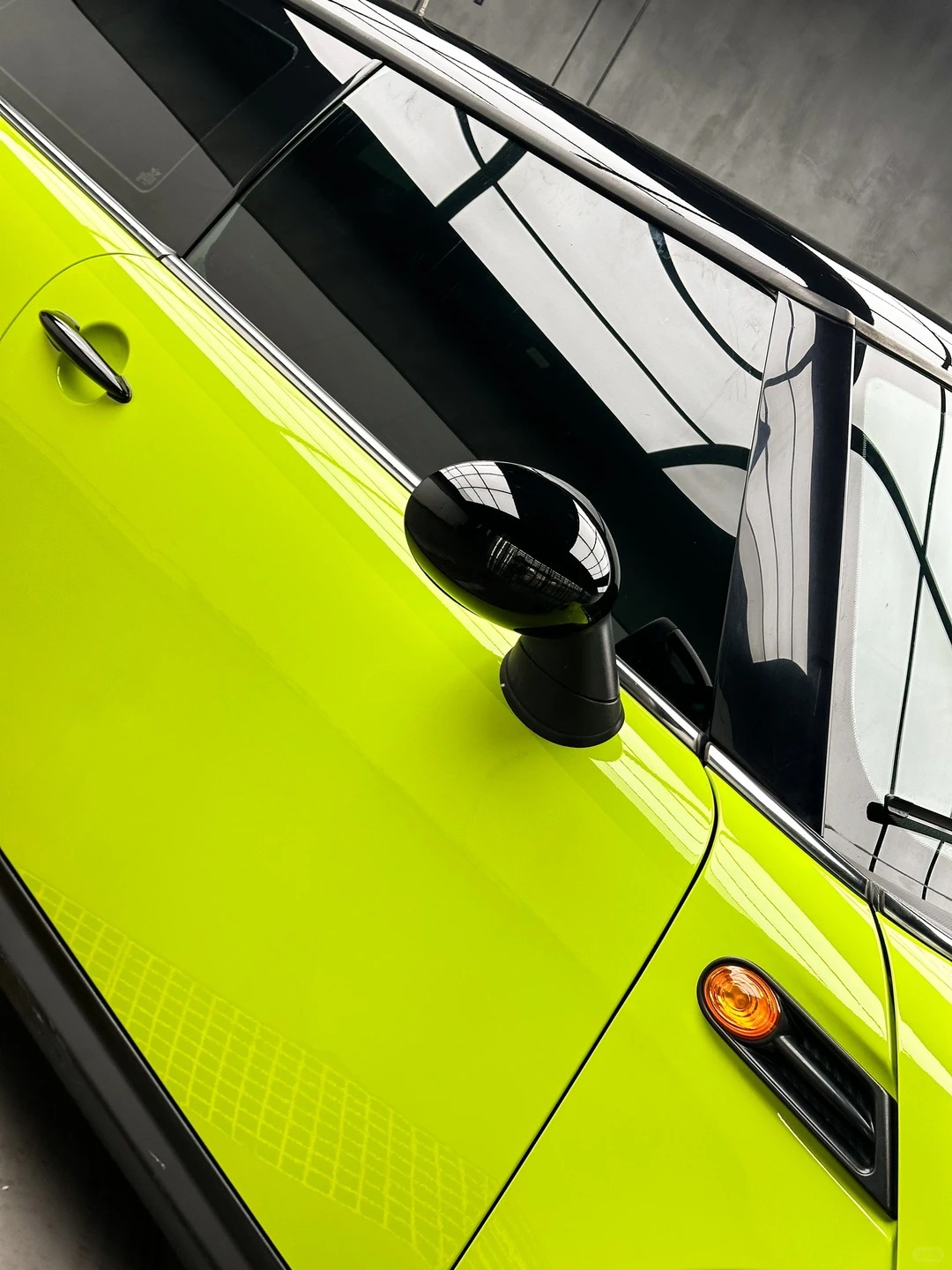 Ravoony Basic PET BMW Gloss São Paulo Yellow Car Vinyl Wrap review Elite Shine Wraps 01