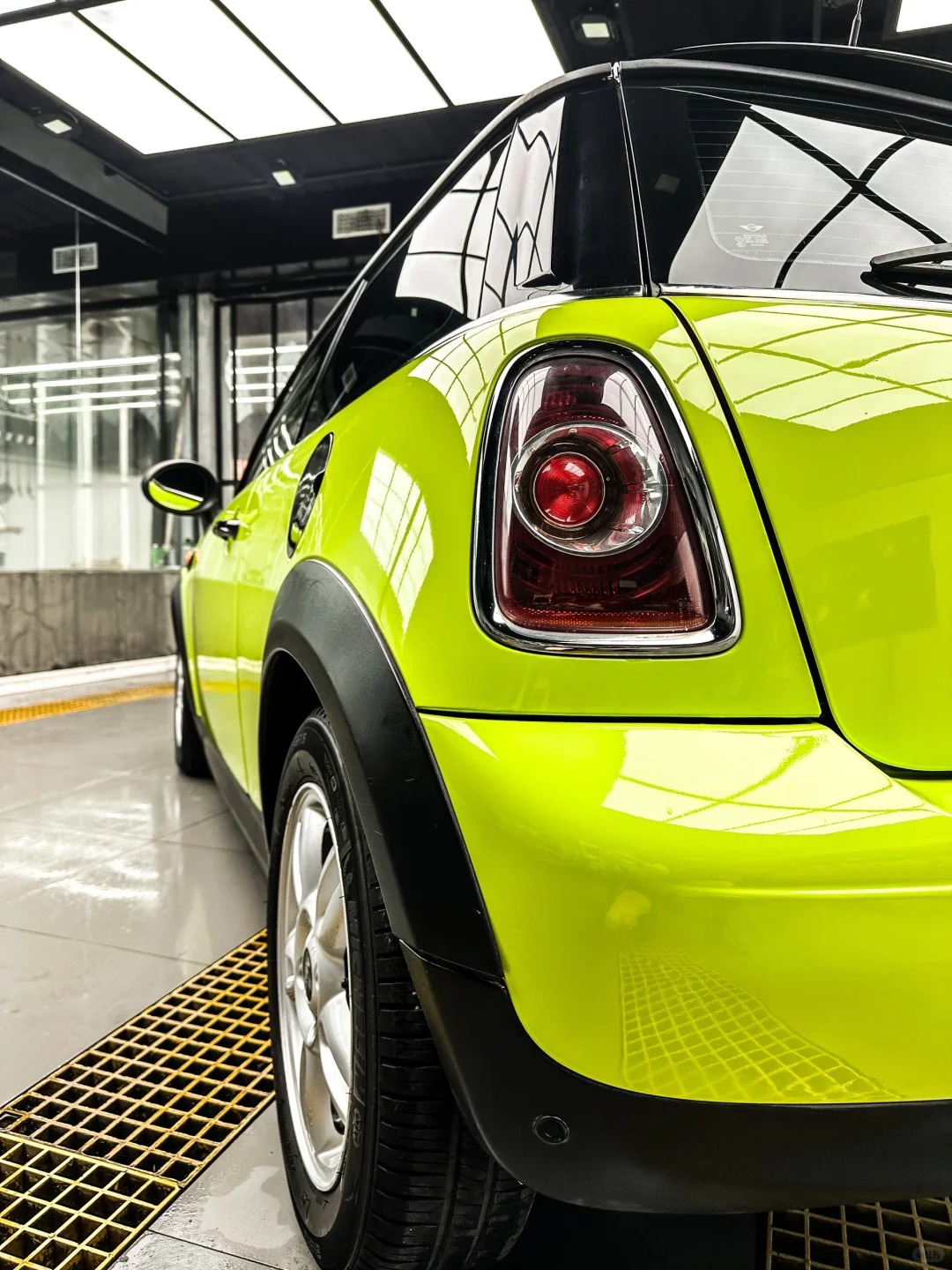 Ravoony Basic PET BMW Gloss São Paulo Yellow Car Vinyl Wrap review Elite Shine Wraps 02