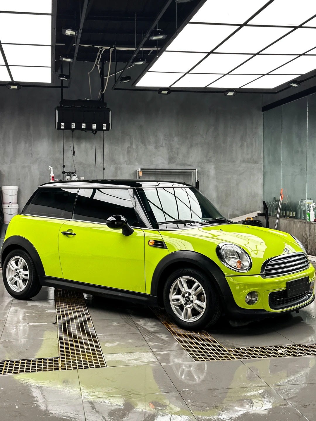 Ravoony Basic PET BMW Gloss São Paulo Yellow Car Vinyl Wrap review Elite Shine Wraps 00