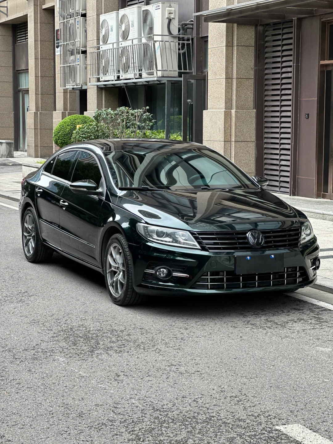 Ravoony Plus Gloss Pearlized Benz Emerald Green Car Vinyl Wrap review Lila Park 01