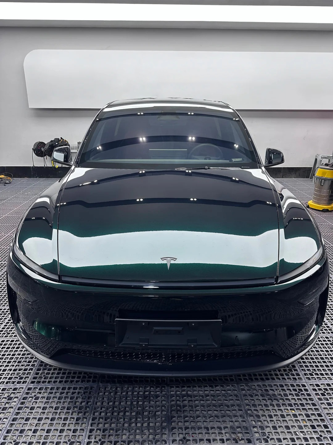 Ravoony Plus Gloss Pearlized Benz Emerald Green Car Vinyl Wrap review Apex Finish Garage 02