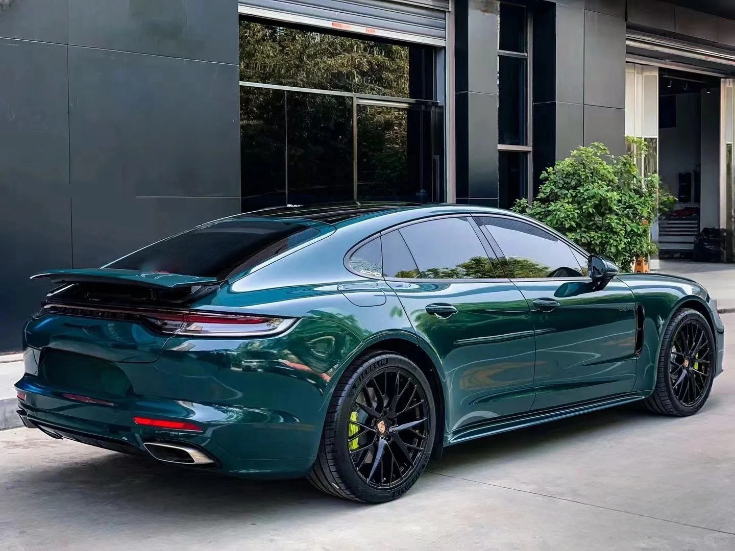 Ravoony Plus BMW Gloss British Racing Green Vinyl Car Wrap review 1