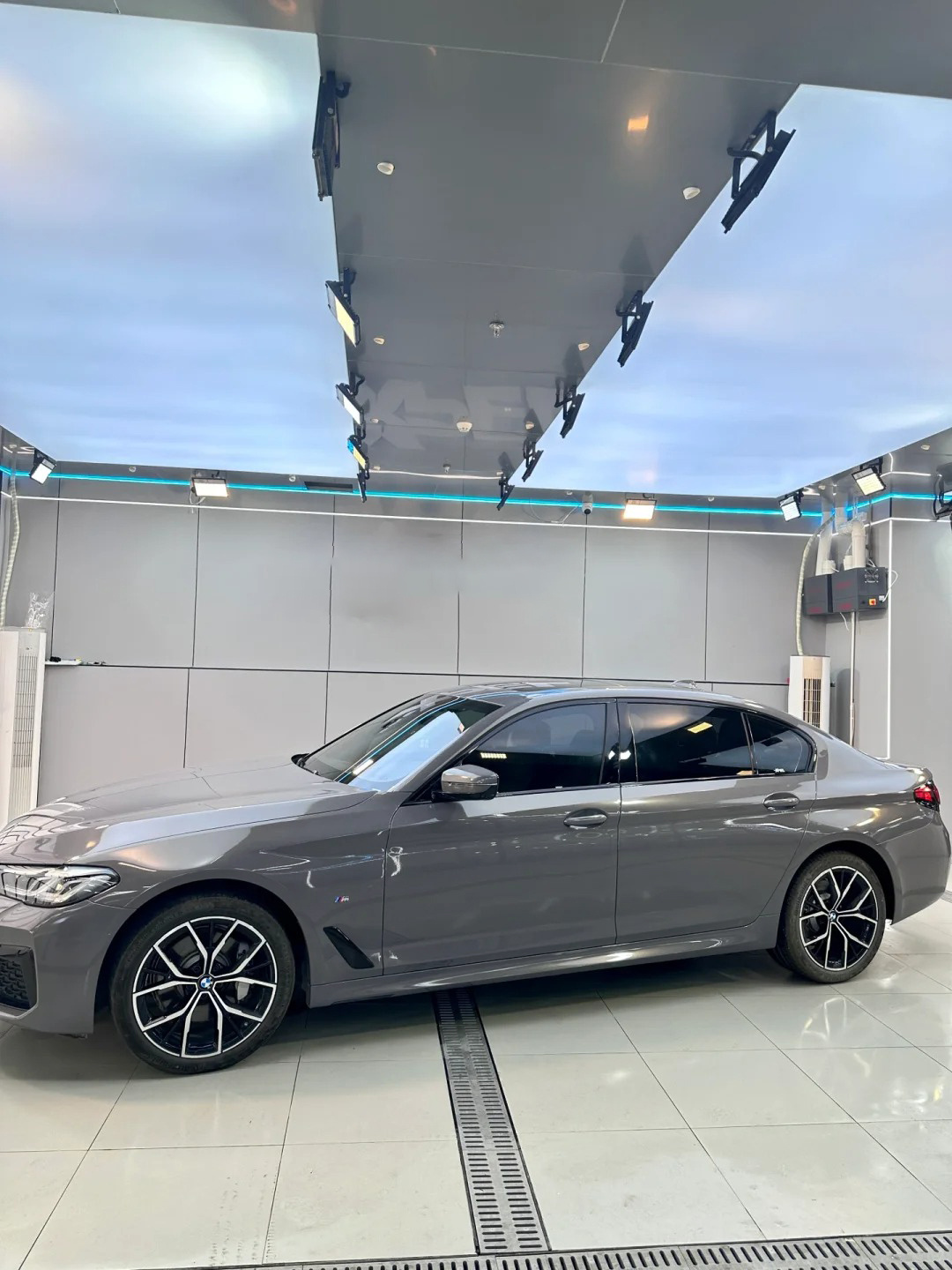 Ravoony Plus BMW Gloss Bernina Grey Car Vinyl Wrap review Ben Carter 01