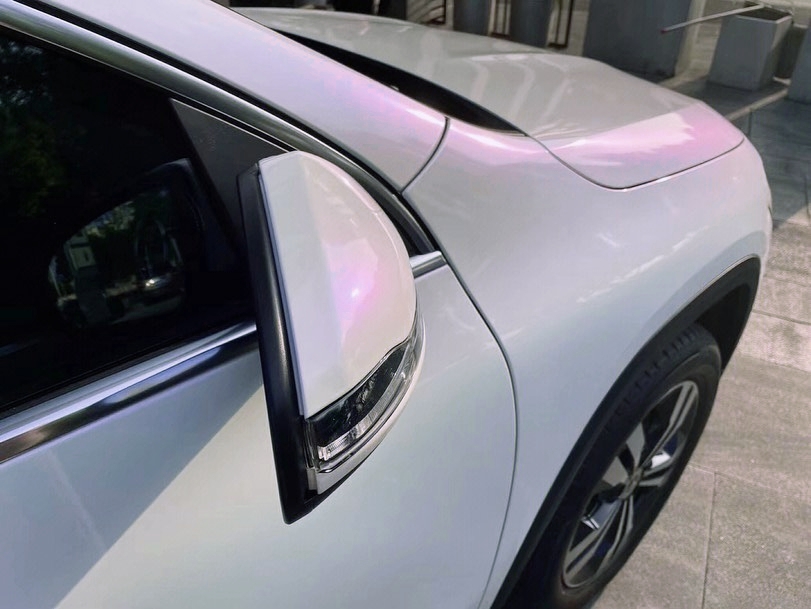 Ravoony Plus PET Glossy White to Purple Vinyl Car Wrap review Sofia Garcia 01