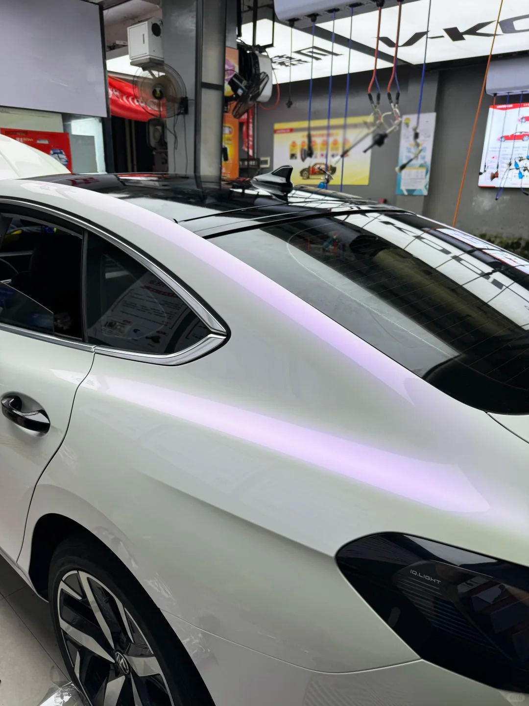 Ravoony Plus PET Glossy White to Purple Vinyl Car Wrap review Leo Carter 01