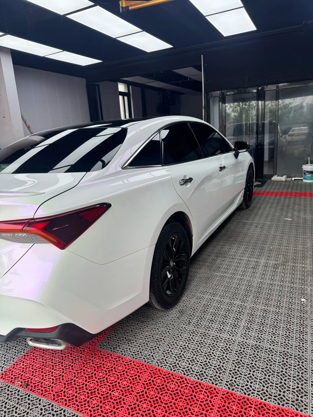 Ravoony Plus PET Glossy White to Purple Vinyl Car Wrap review Anya Petrova 02