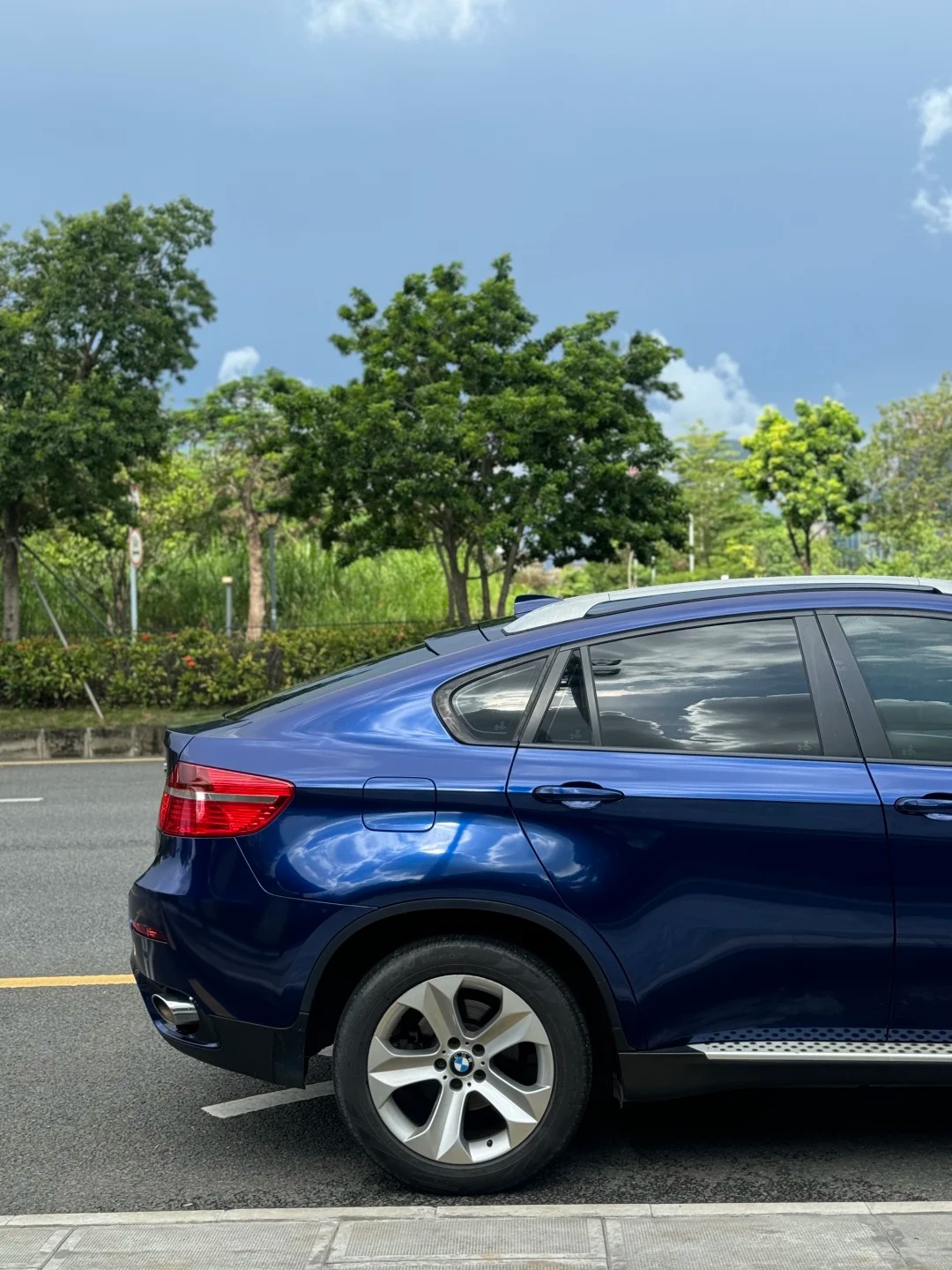 Ravoony Plus PET BMW Gloss Phytonic Blue Vinyl Car Wrap review Leo Simth 01