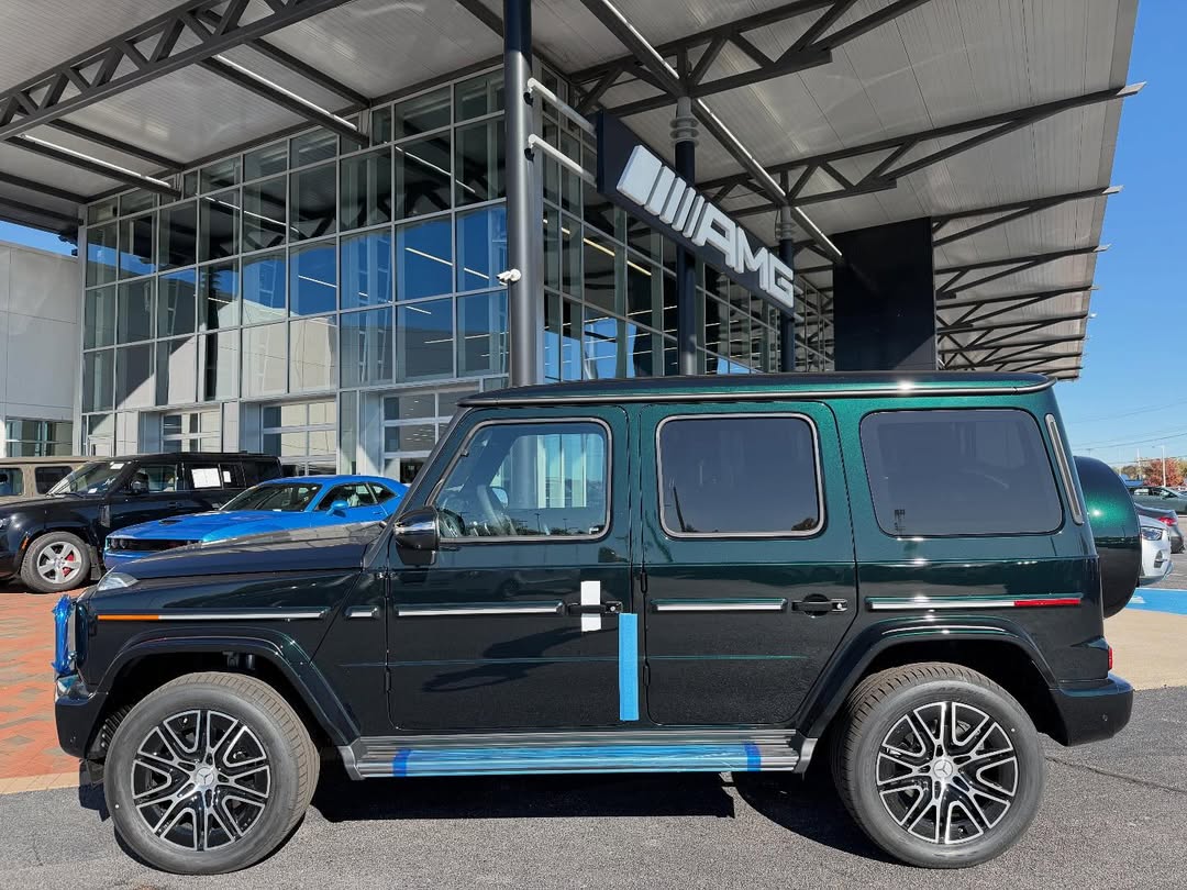 Ravoony Plus PET Gloss Pearlized Benz Emerald Green Car Vinyl Wrap review Olivia Marshall 02