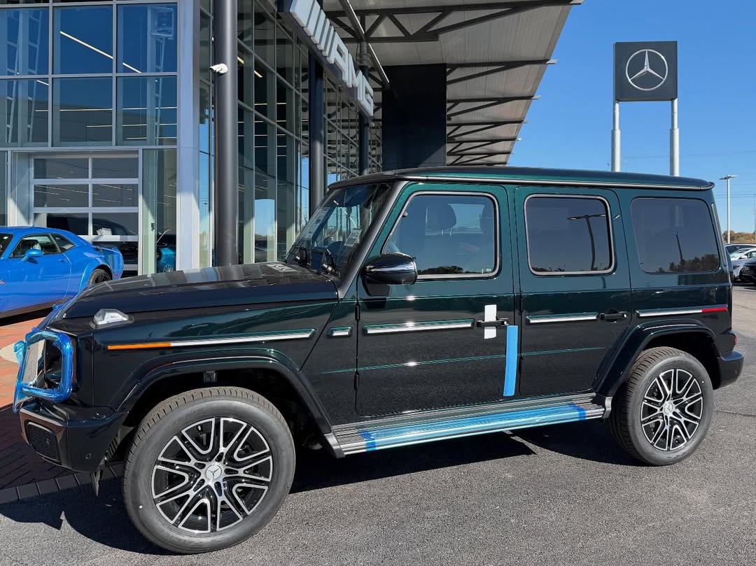 Ravoony Plus PET Gloss Pearlized Benz Emerald Green Car Vinyl Wrap review Olivia Marshall 01