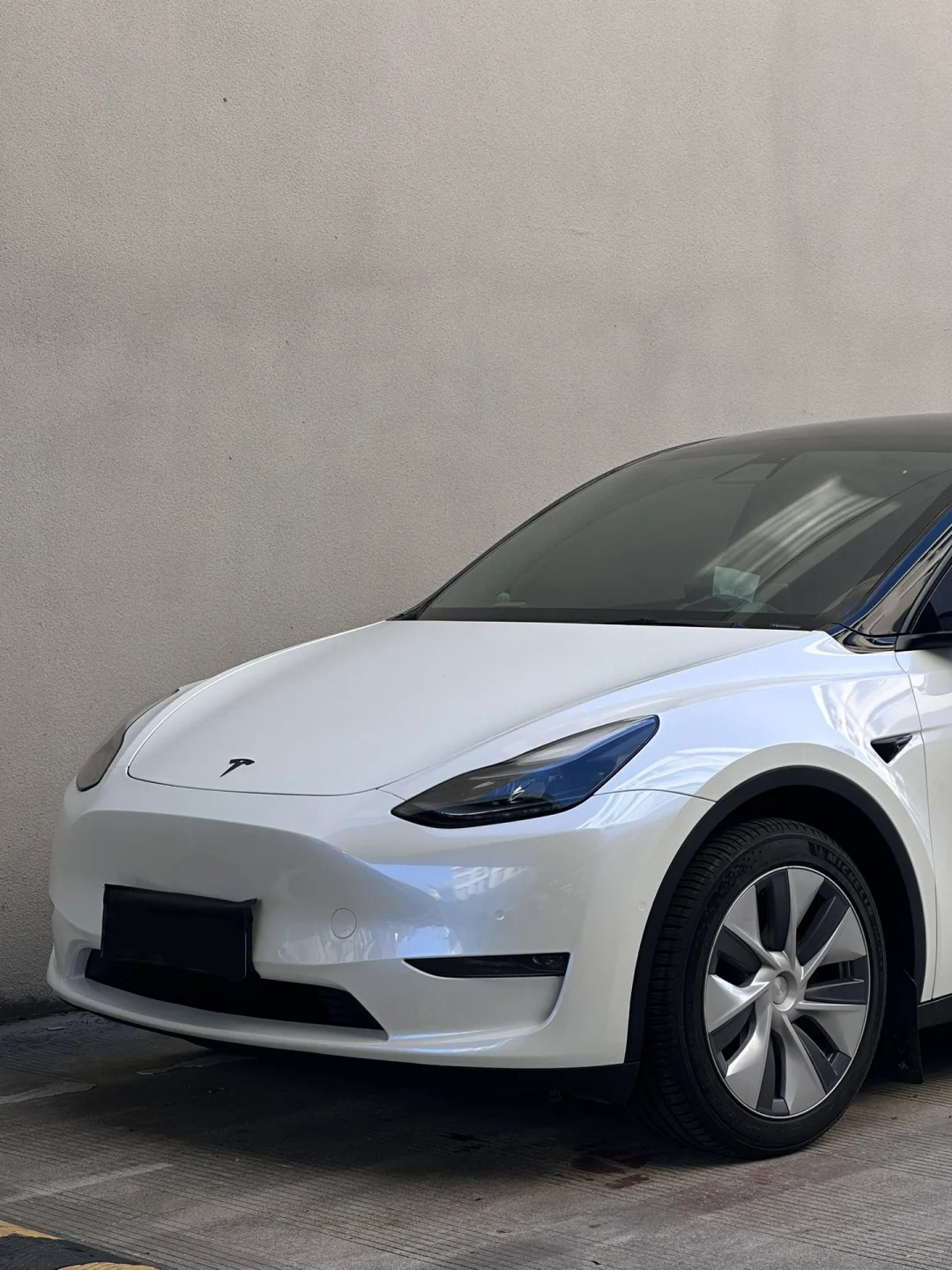 Ravoony Plus PET Glossy White to Blue Car Vinyl Wrap review Noah Patterson 02