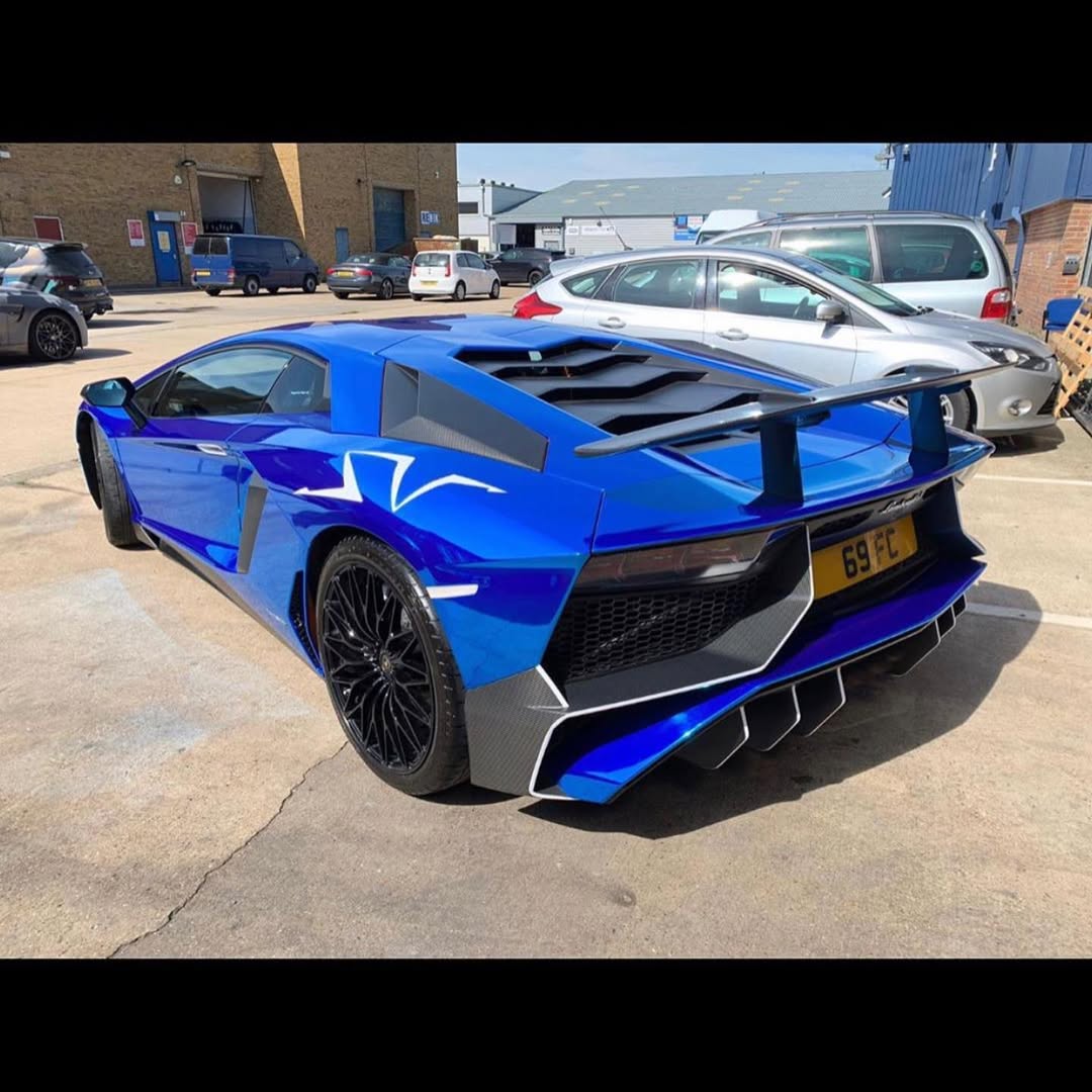 Ravoony Plus PET Glossy Chrome Blue Car Vinyl Wrap review Amelia Reed 02