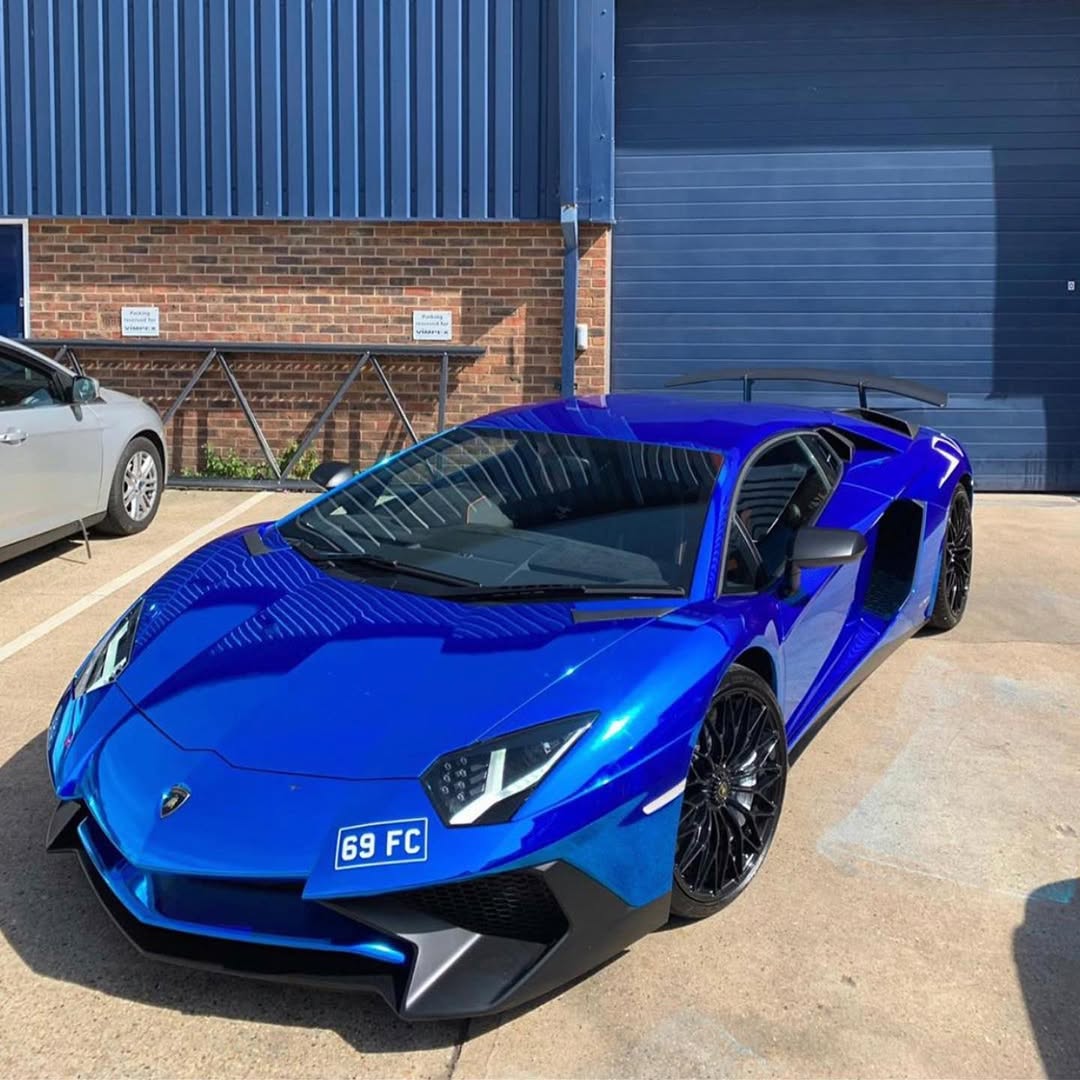 Ravoony Plus PET Glossy Chrome Blue Car Vinyl Wrap review Amelia Reed 01