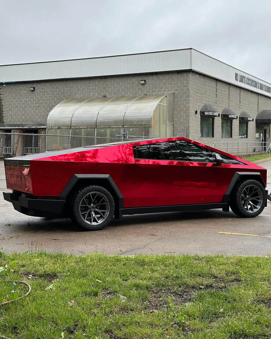 Ravoony Plus Super Gloss Chrome Red Vinyl Car Wrap review Oliver Hughes 05