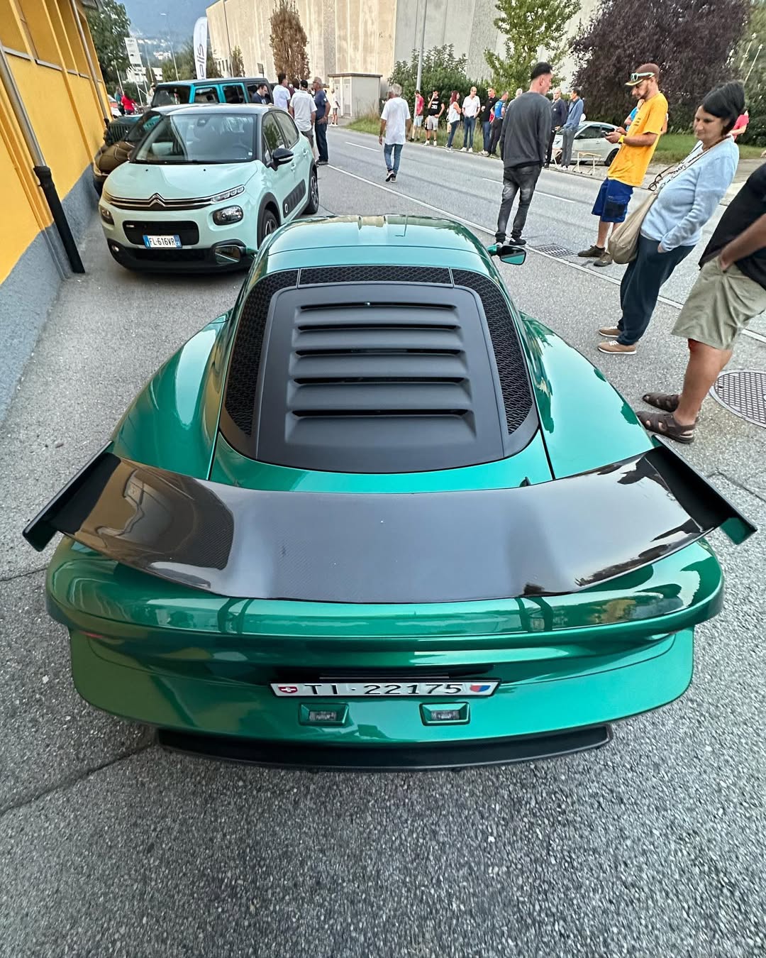 Ravoony Plus PET Metallic Paint Emerald Green Car Vinyl Wrap review SpectraFX Pro 02