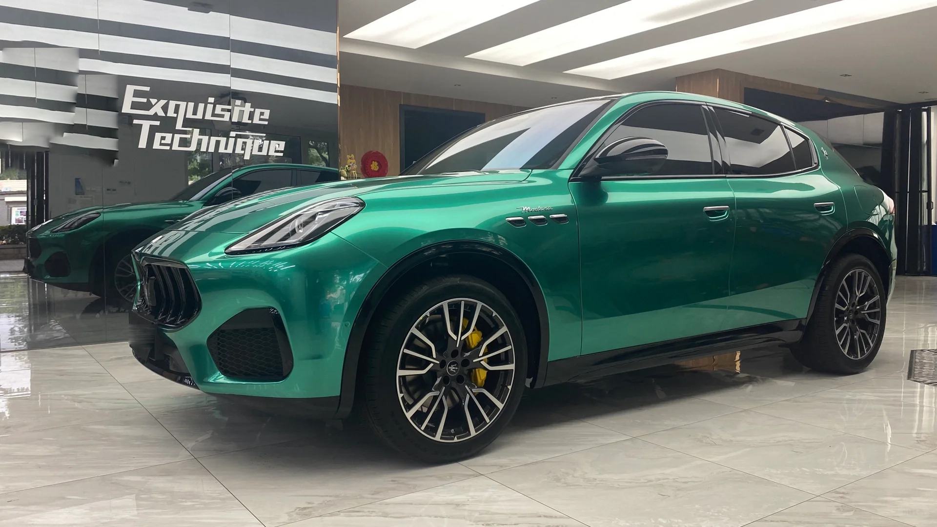 Ravoony Plus PET Metallic Paint Emerald Green Car Vinyl Wrap review Eclipse Finish Garage