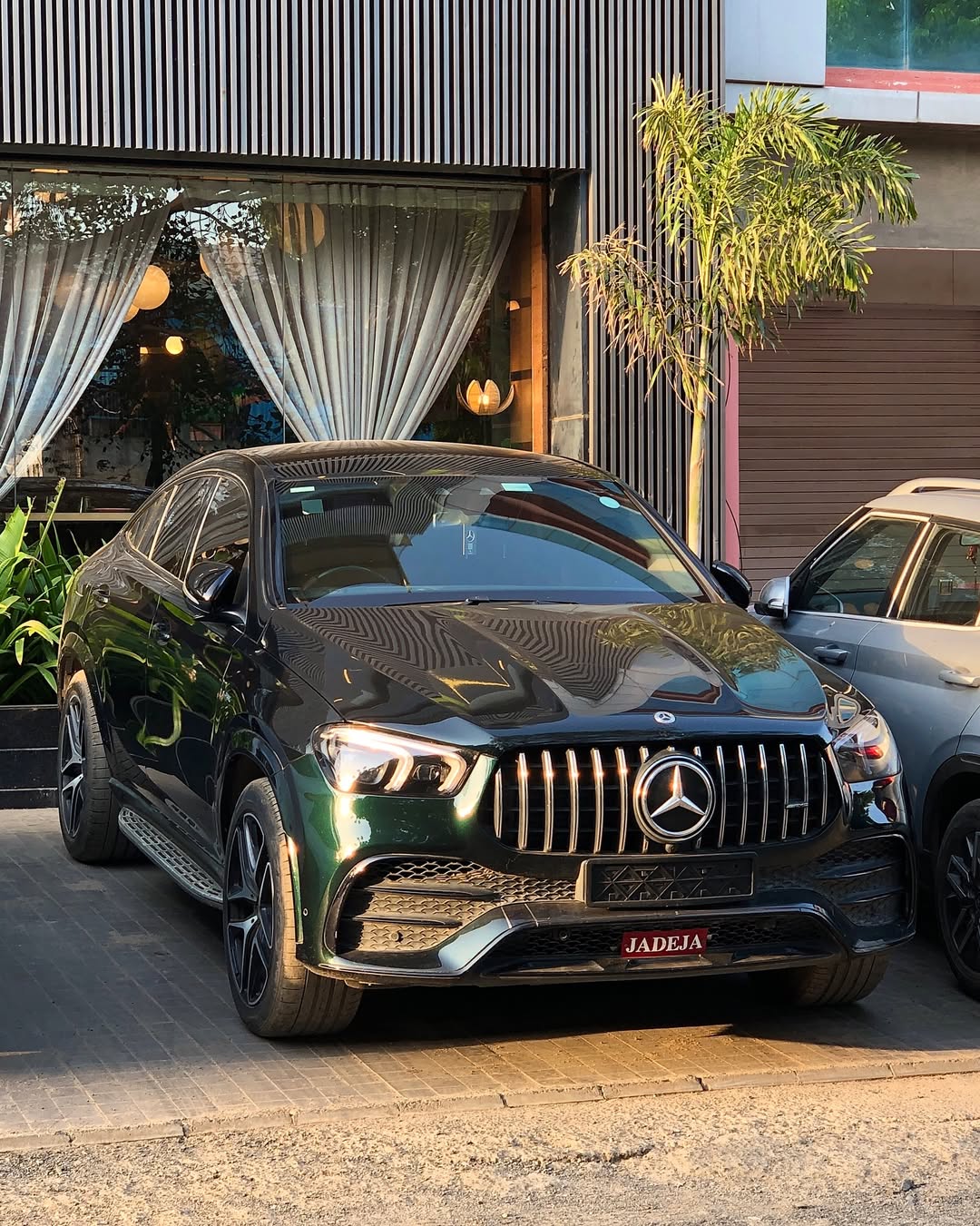 Ravoony Plus PET Gloss Pearlized Benz Emerald Green Car Vinyl Wrap review Oliver Hughes 01