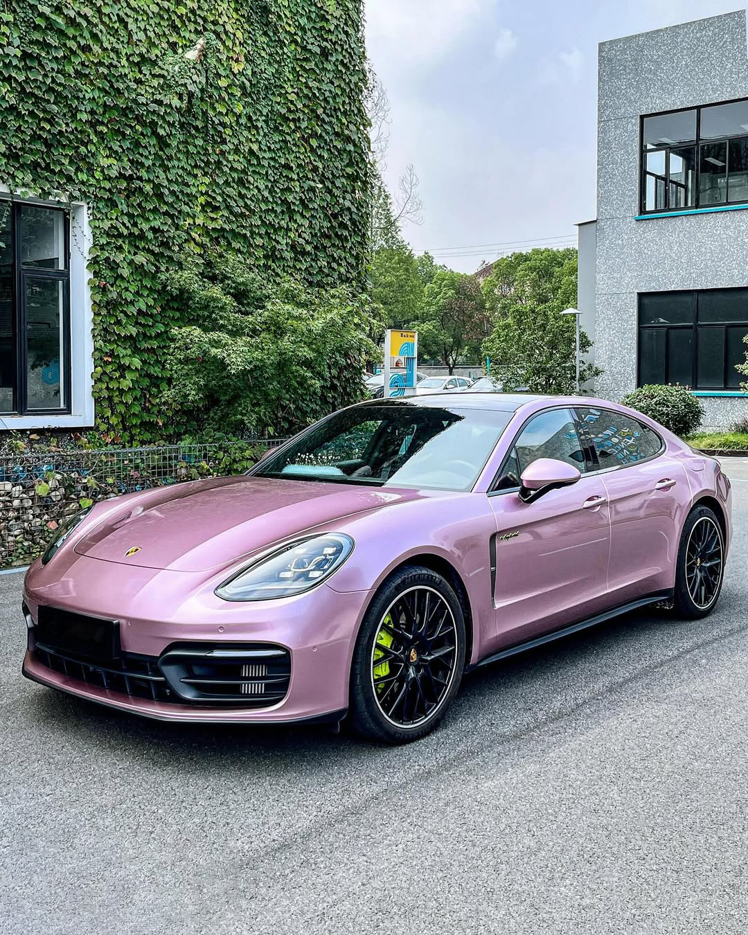 Ravoony Plus Bentley Gloss Passion Pink Vinyl Car Wrap review Maya Sullivan 01